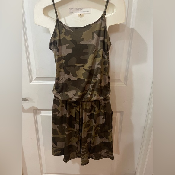 Spaghetti strap Camo print romper - Picture 3 of 4